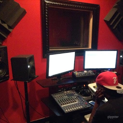 Multimedia Recording Studio Photo 4