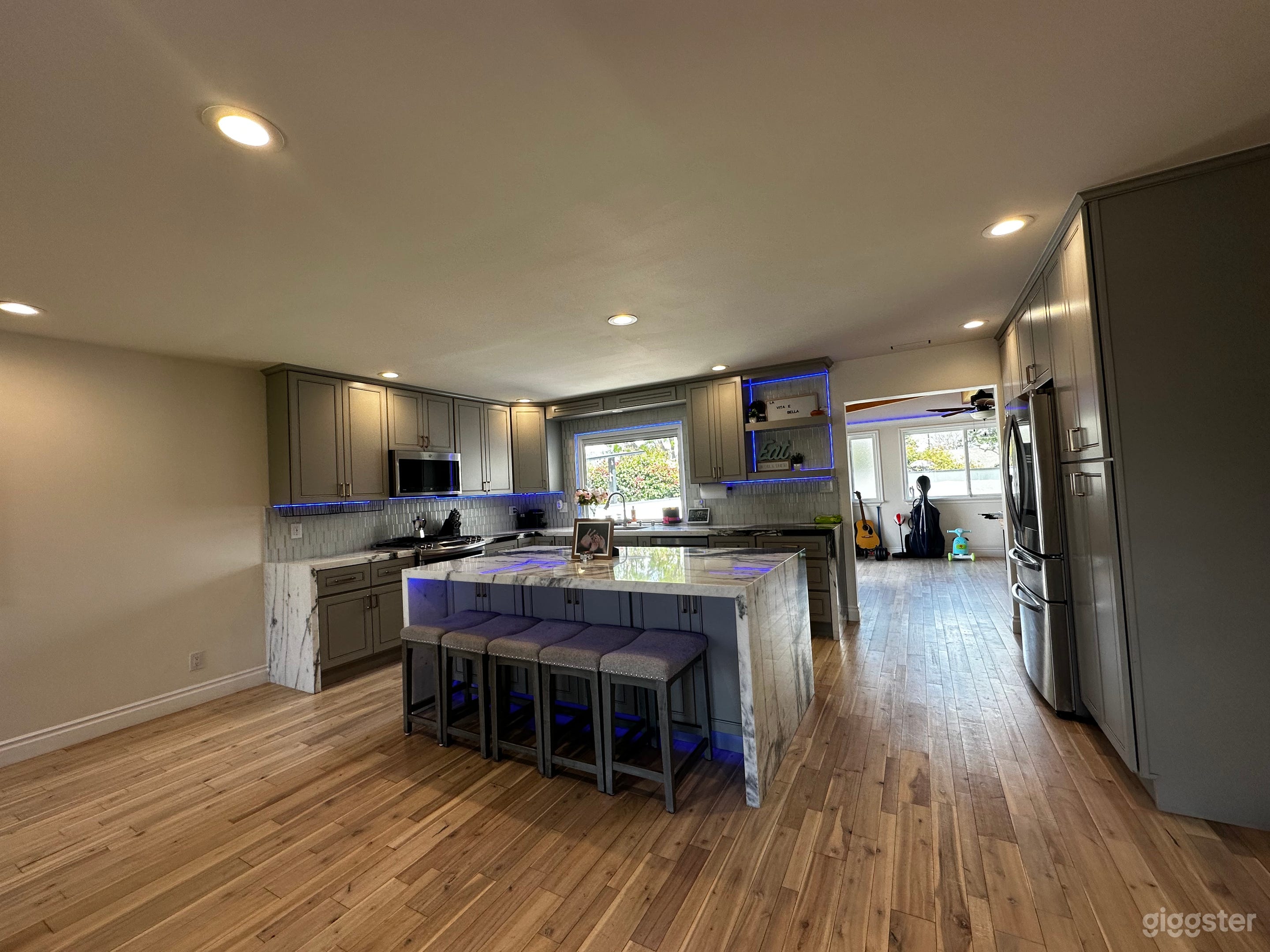 Modern Beach House Photo 3