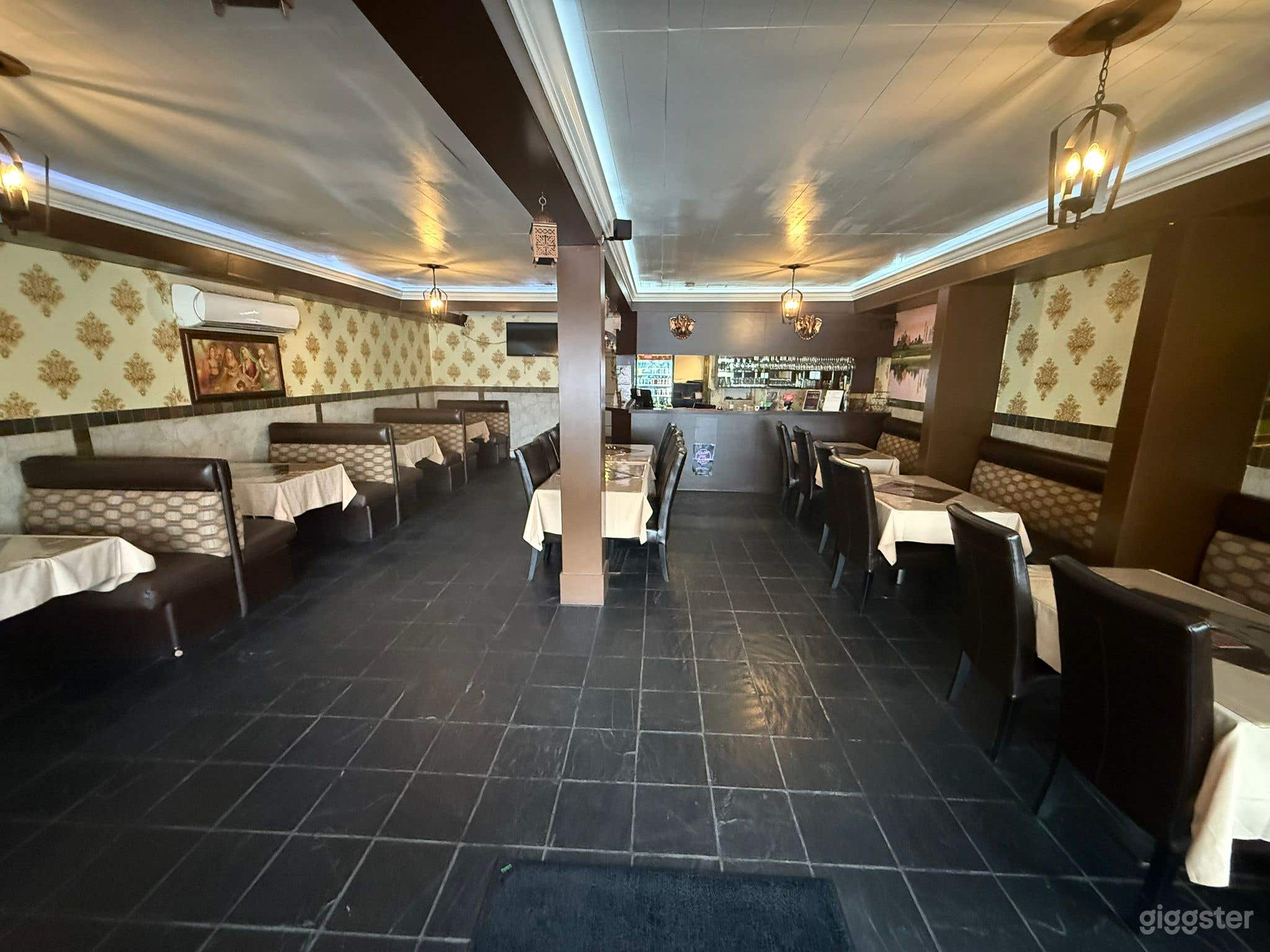 Cozy Restaurant in Kingsway Photo 1