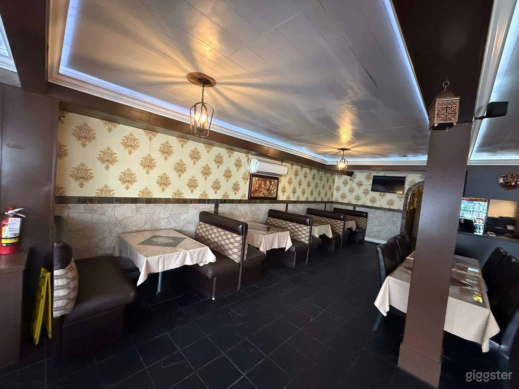 Cozy Restaurant in Kingsway Photo 4