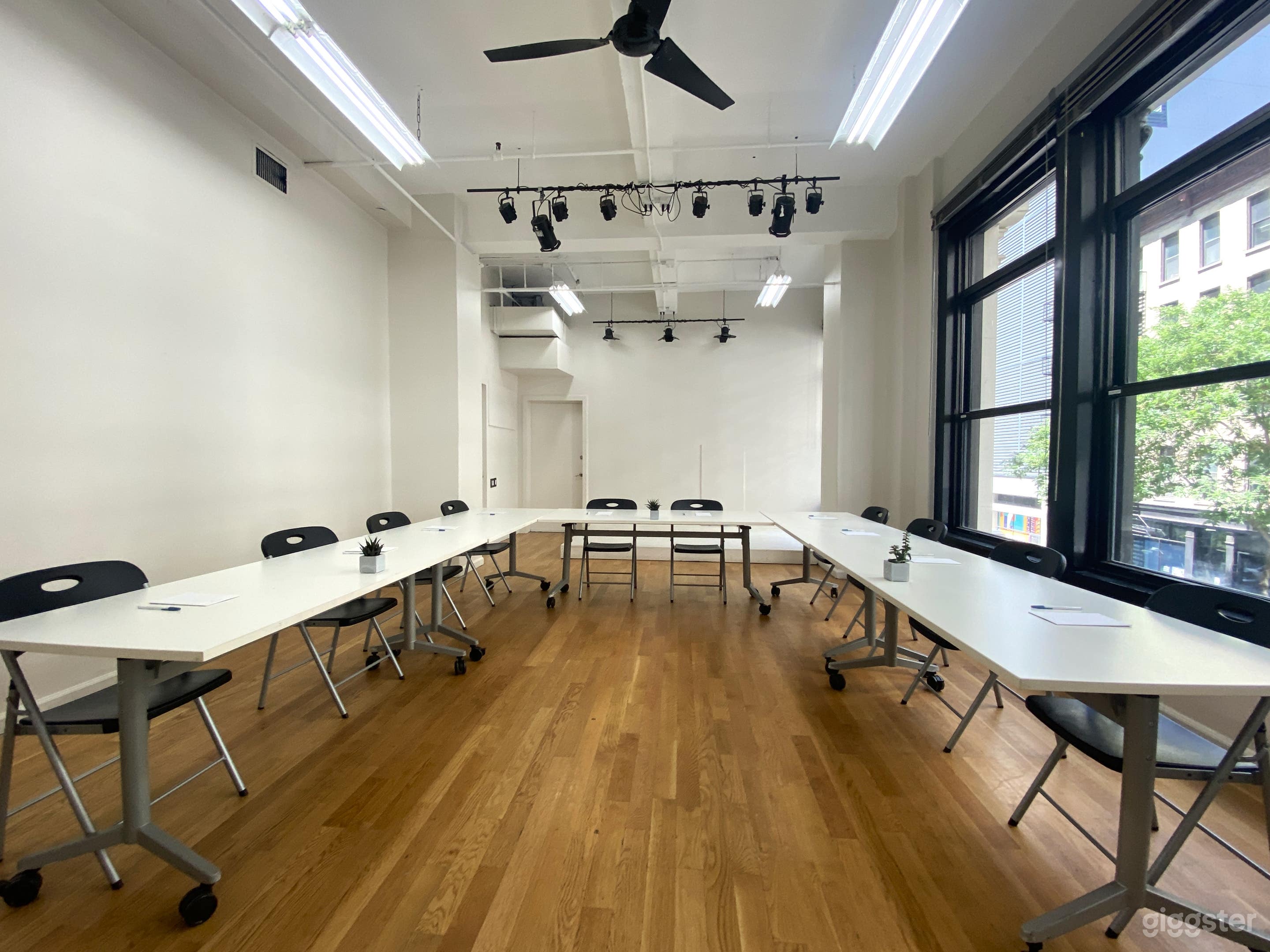 Cre8ive 1-2: Flexible Creative Loft Photo 2