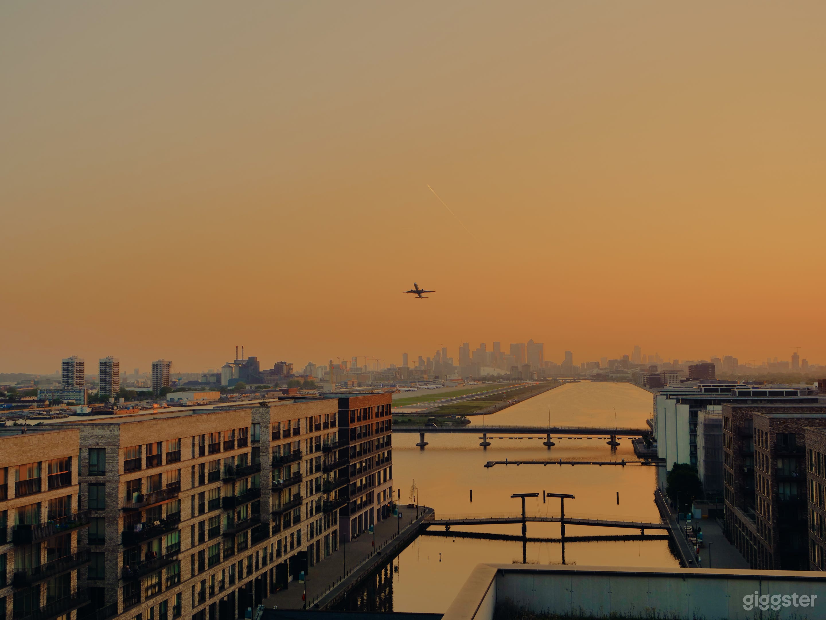 London City Airport Penthouse Photo 1