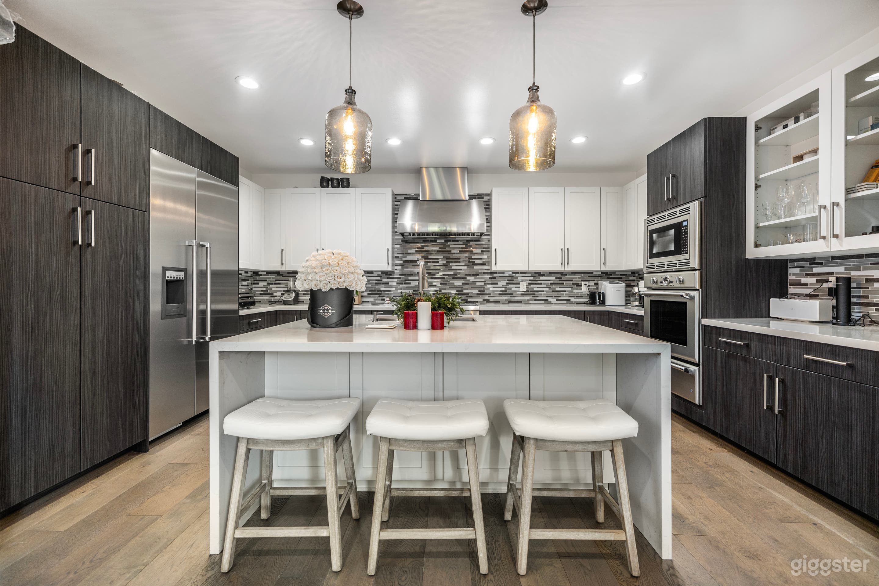 EDINBURGH SPANISH BUNGALOW/ COURTYARD CHARM Photo 3