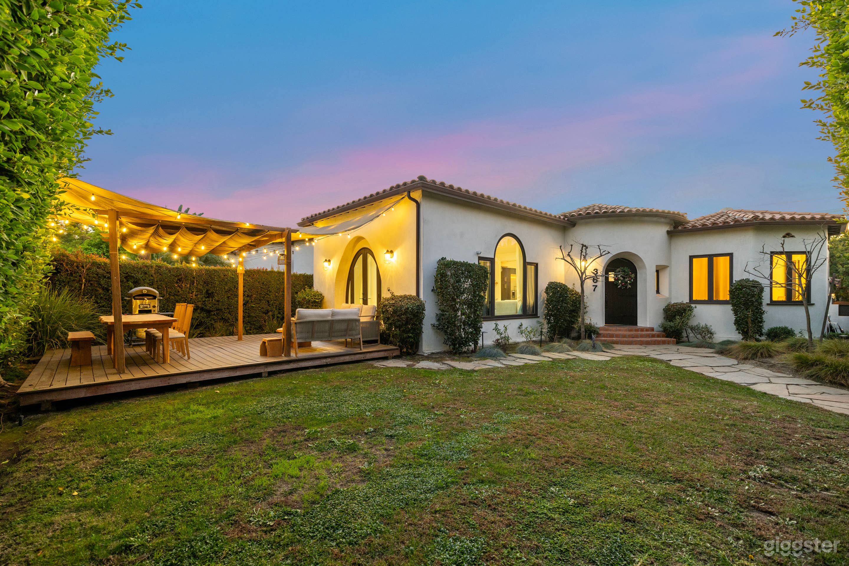EDINBURGH SPANISH BUNGALOW/ COURTYARD CHARM Photo 2