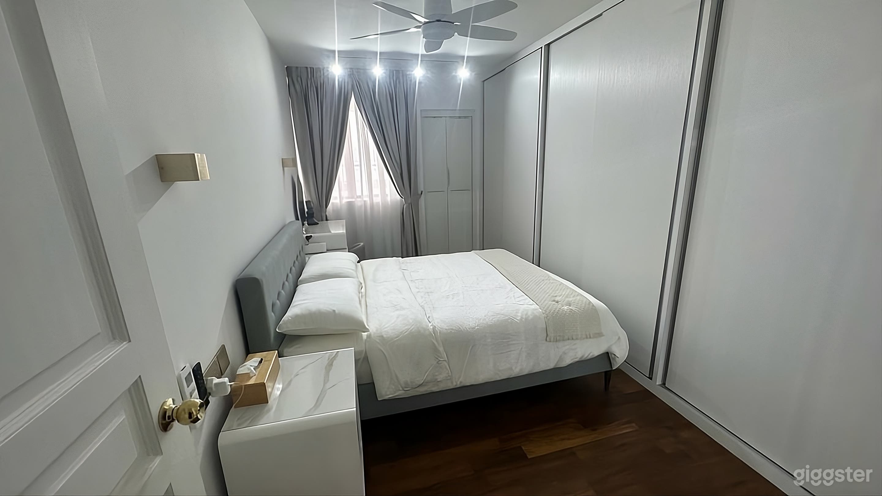4 Room HDB (White and Gold Aesthetic) Photo 2