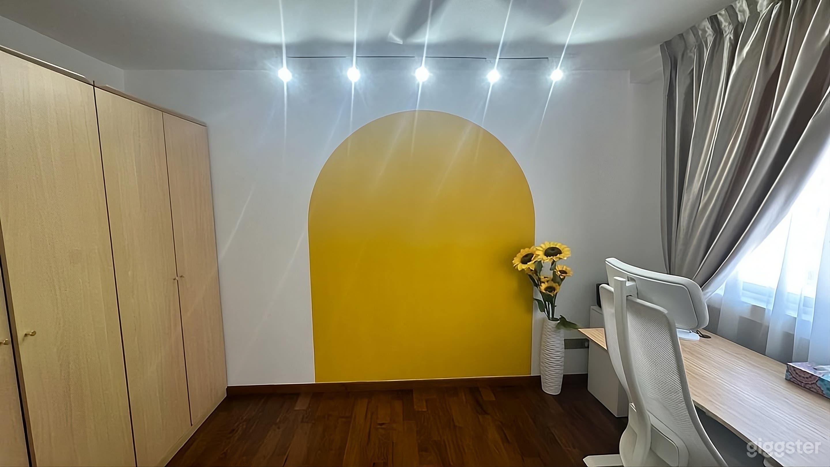 4 Room HDB (White and Gold Aesthetic) Photo 4