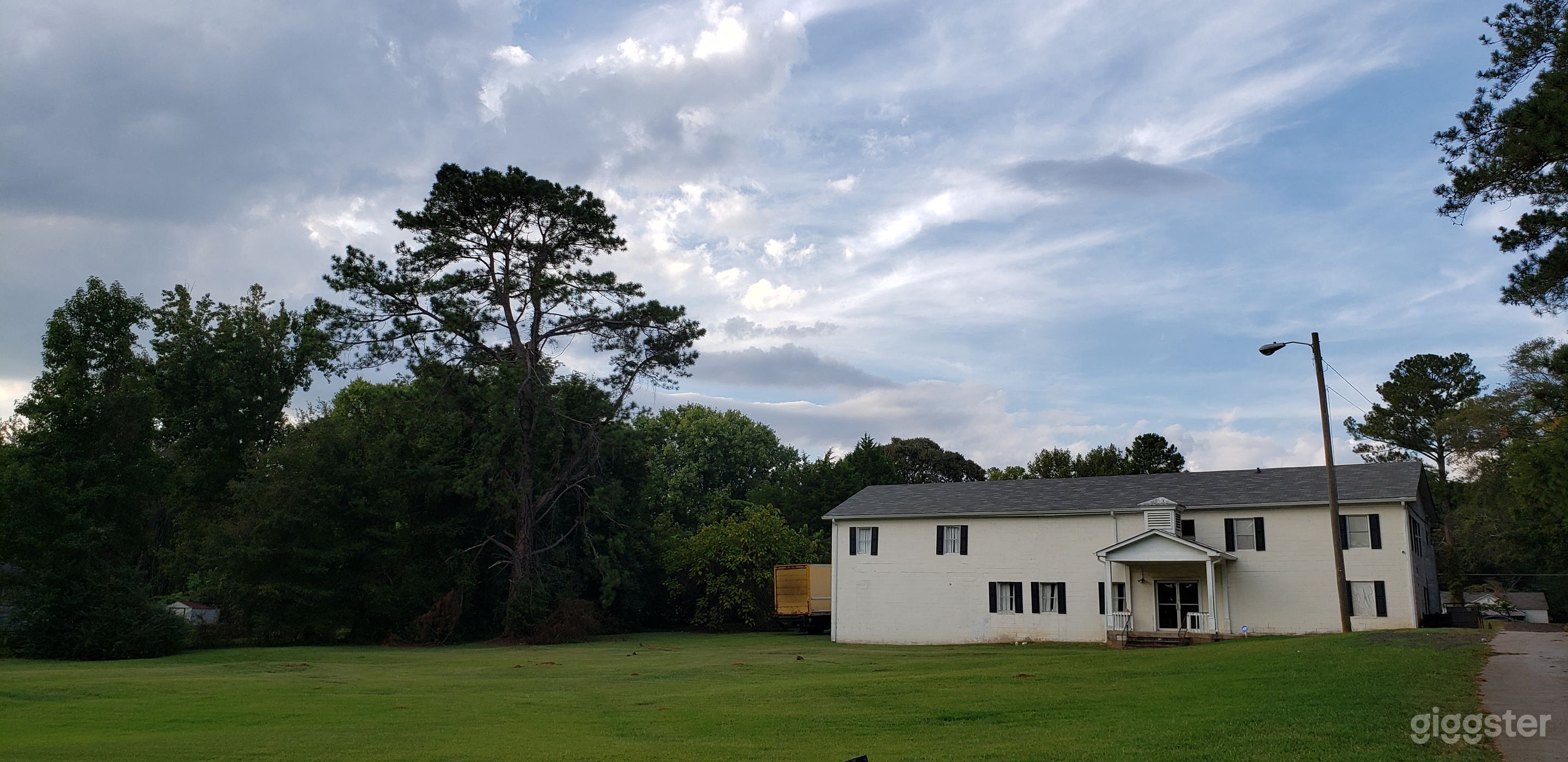 Cinder Block Southern Church Building Photo 2