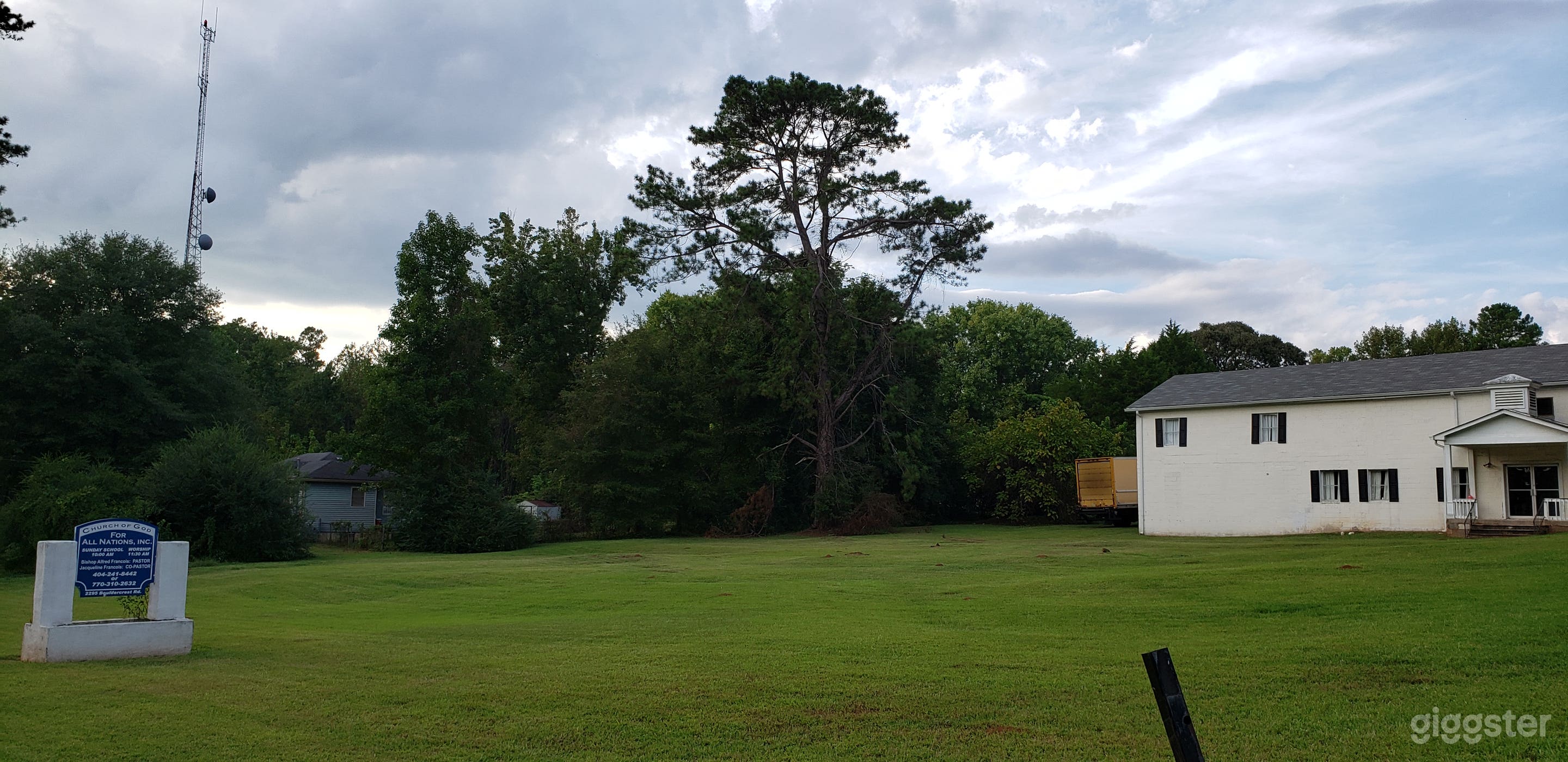Cinder Block Southern Church Building Photo 3