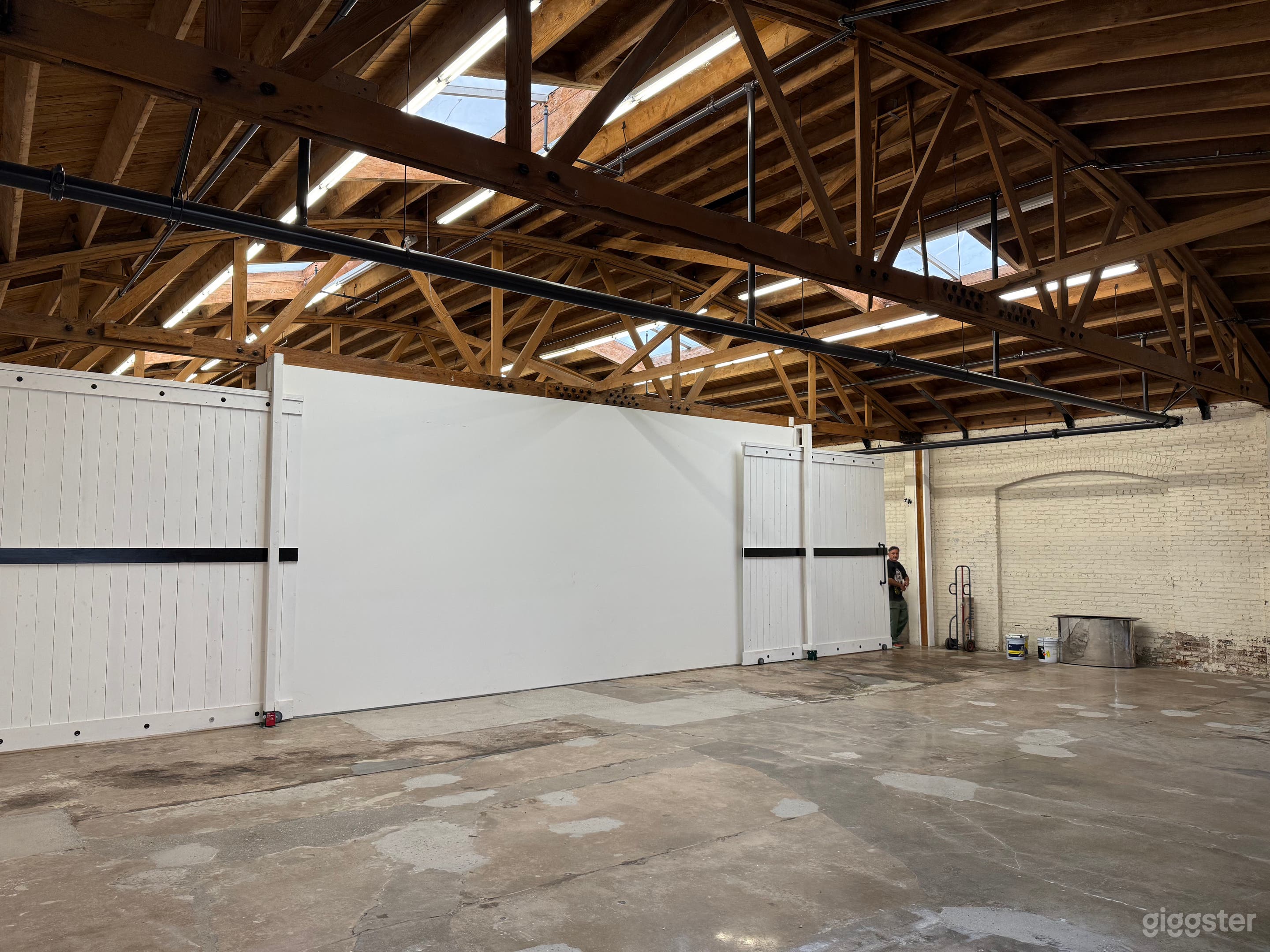 #1 Multi-Purpose Gallery Gem in the Arts District! Photo 3