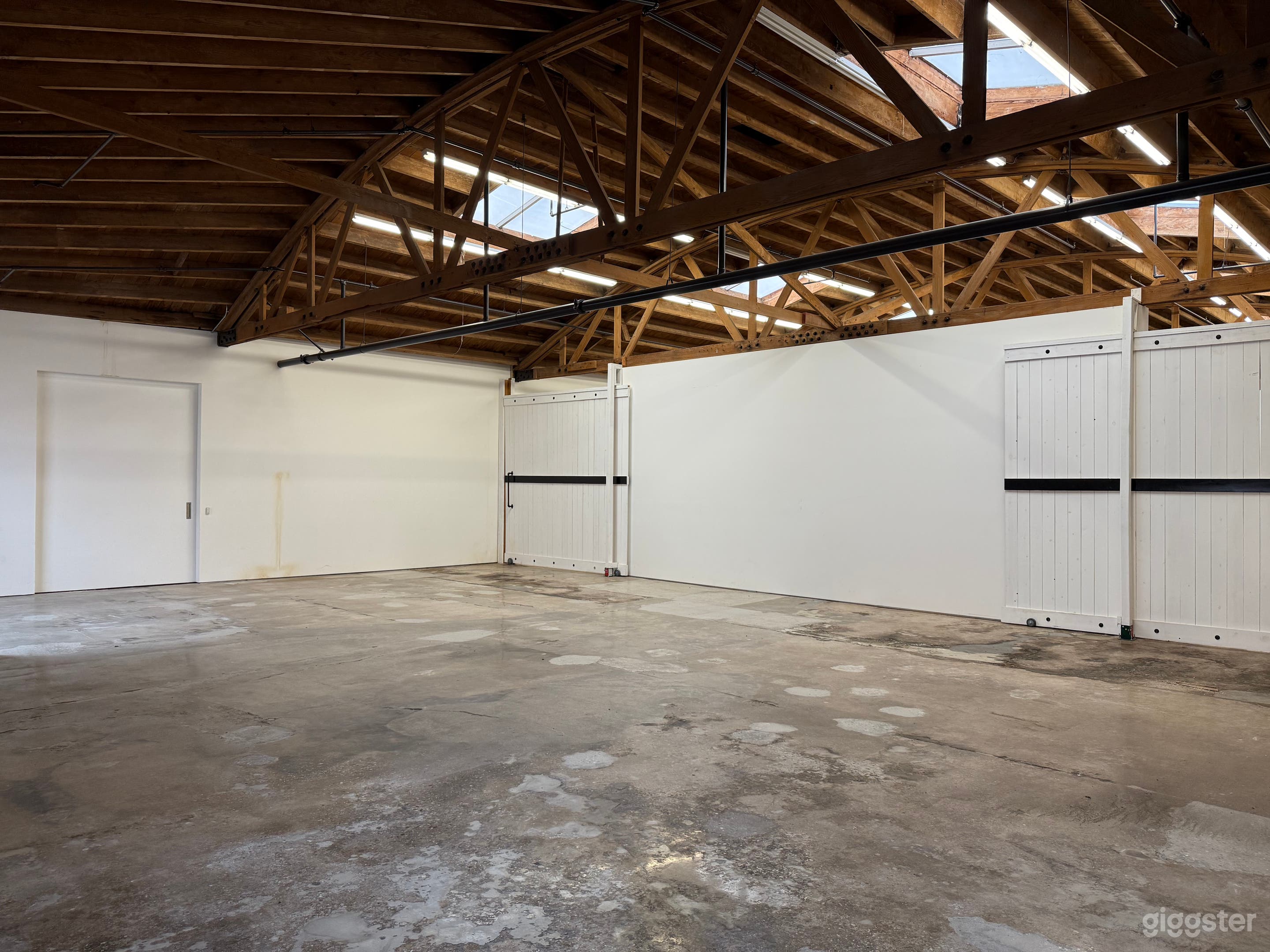 #1 Multi-Purpose Gallery Gem in the Arts District! Photo 1