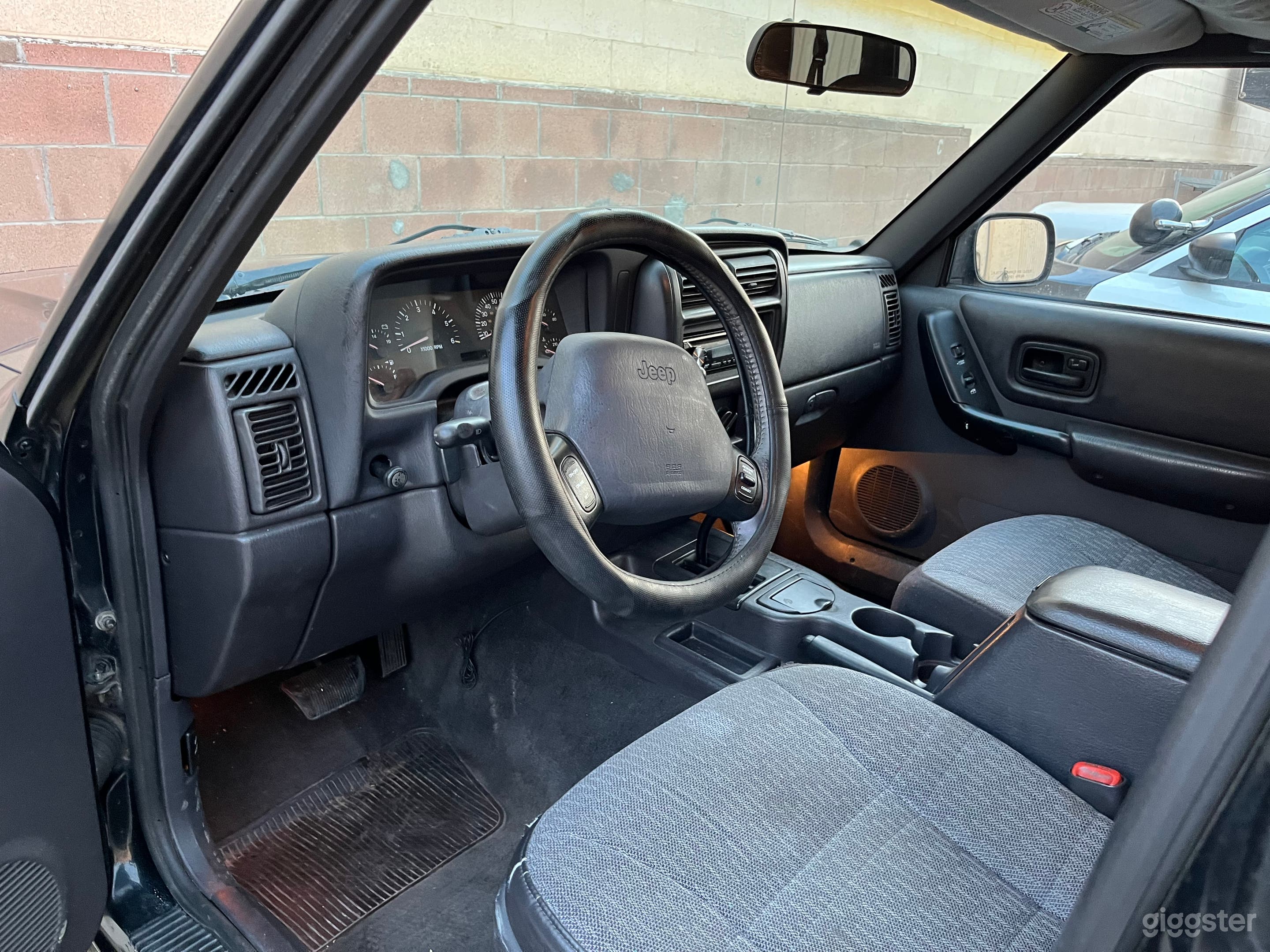 2001 JEEP CHEROKEE SPORT 4.0 LITER GOONIES SUV FOR RENT FOR FILMING PURPOSES