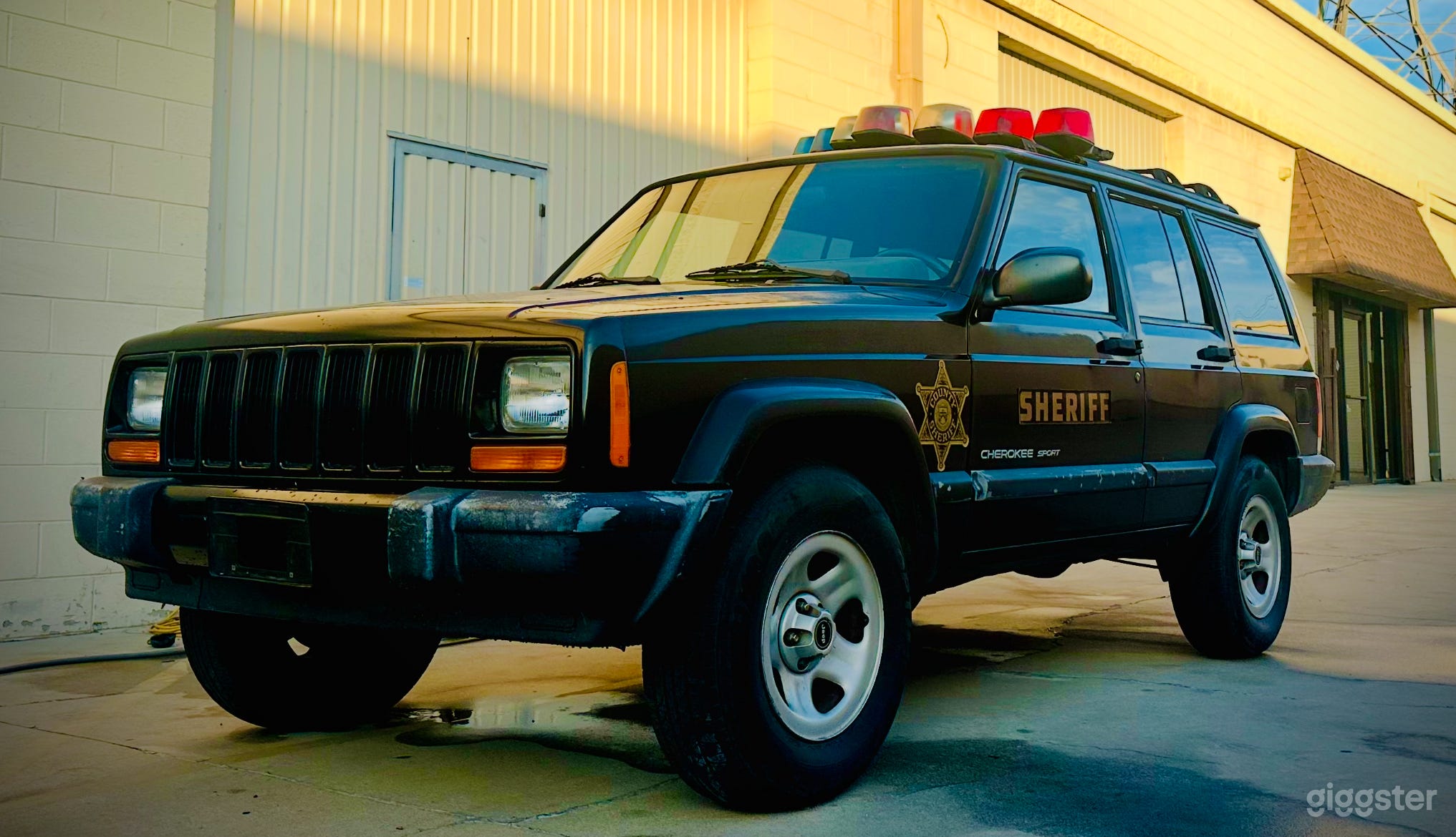 POLICE SHERIFF VINTAGE TRUCK: Jeep Cherokee Sport Photo 1