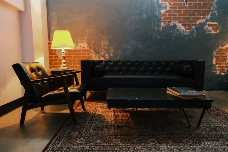  Refined, Charming Library Lounge 