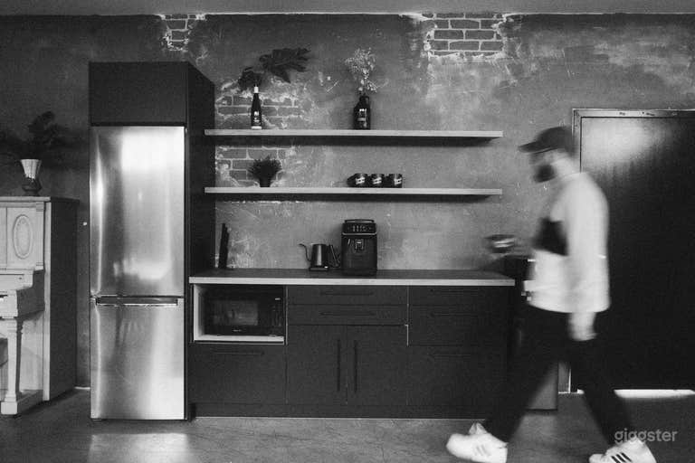  Refined, Charming Library Lounge 