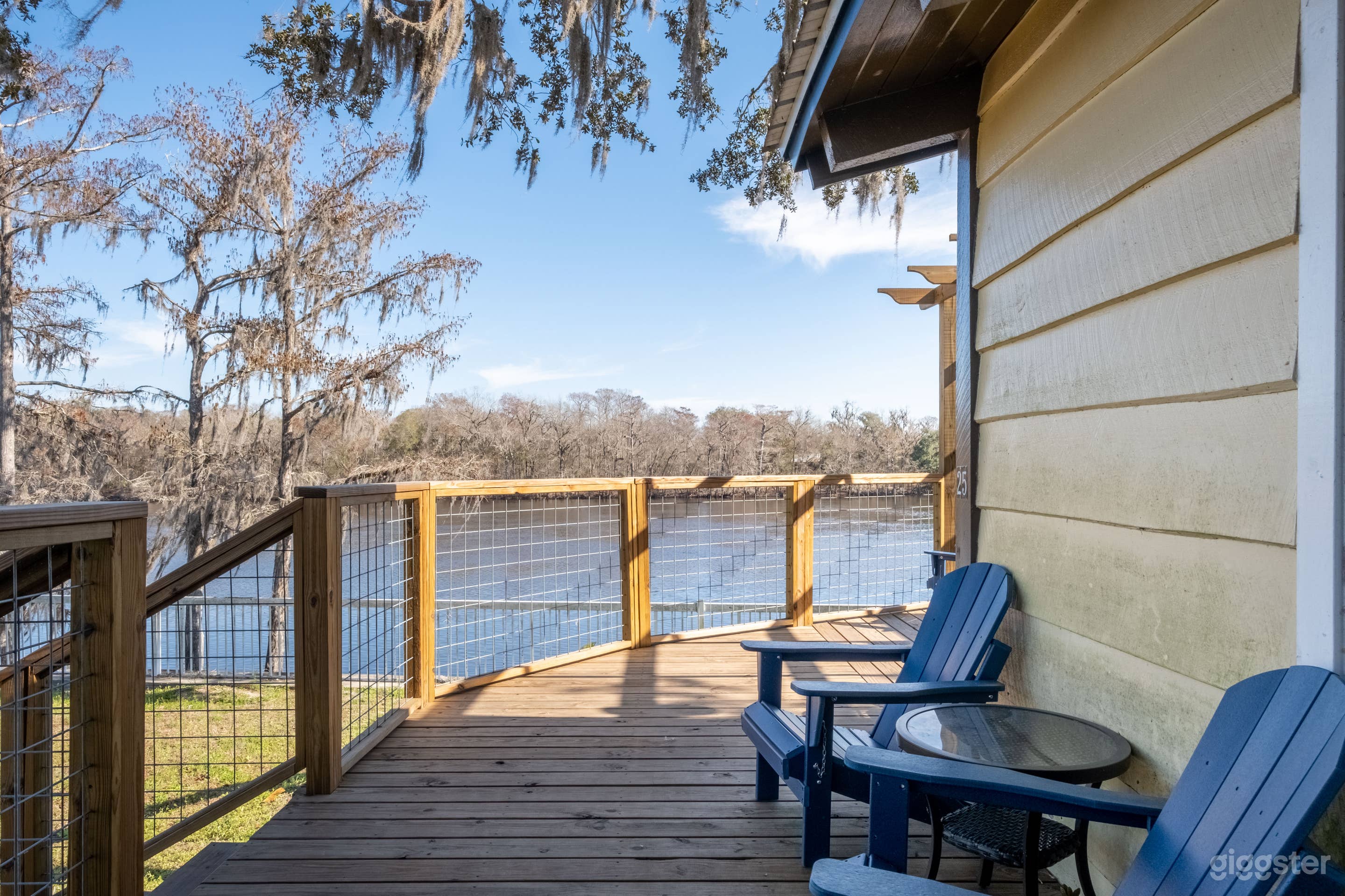 3 Acre 22 unit Riverfront Motel near Tampa Photo 1