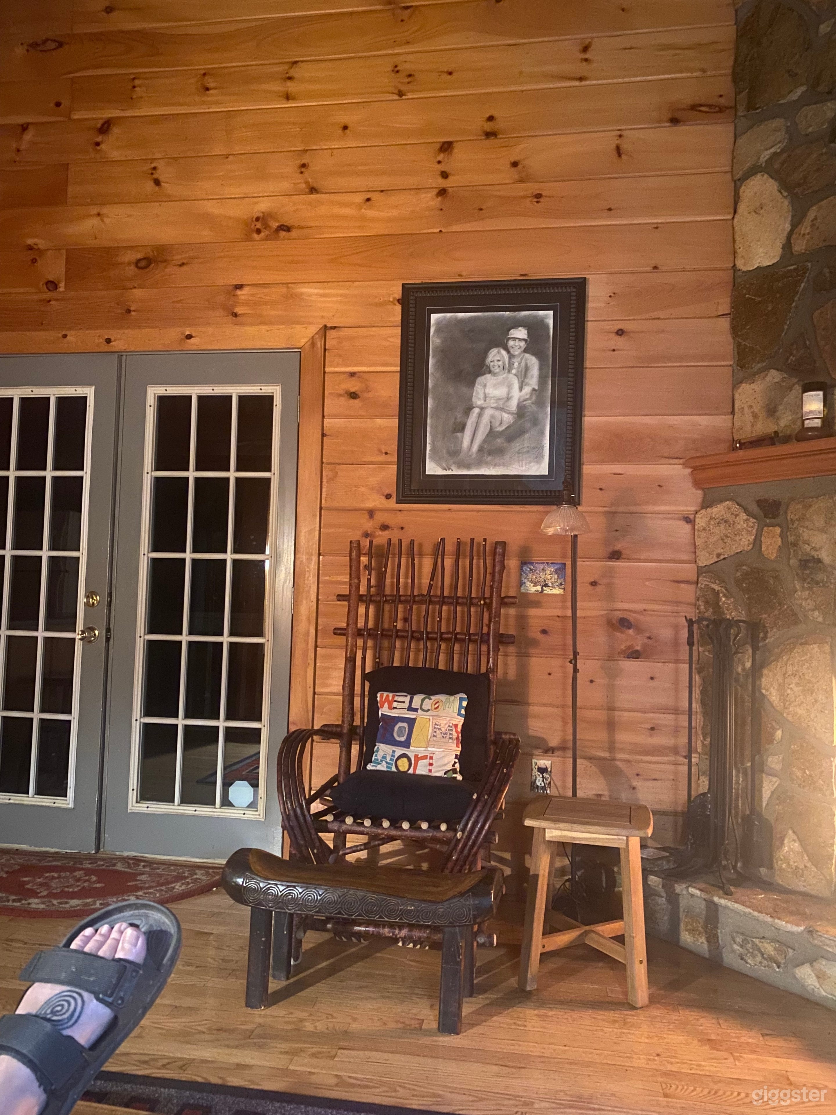 Cabin on 6 wooded secluded acres Photo 3