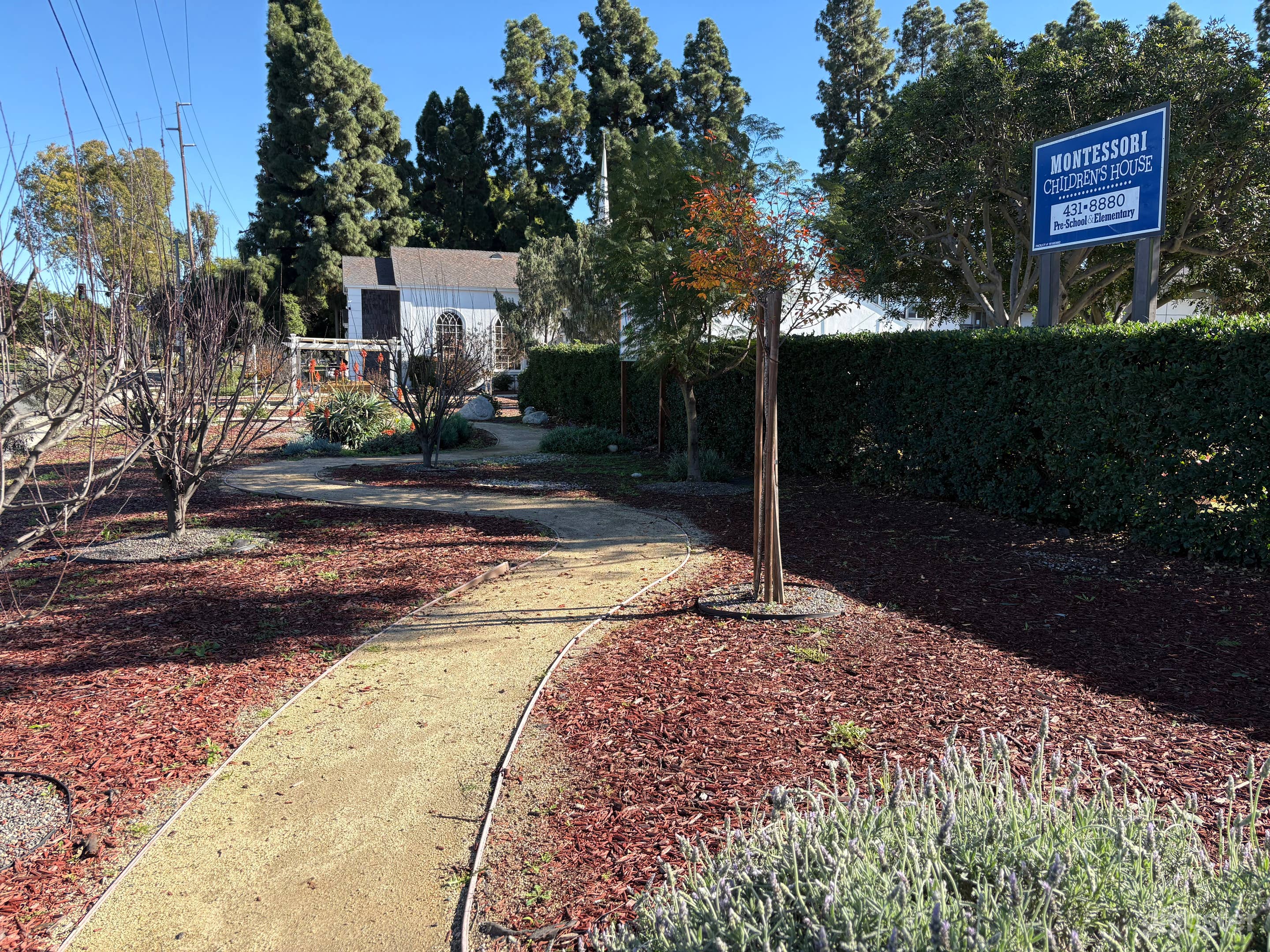 Charming Church with Sanctuary, Stage, Classrooms & Garden Photo 4