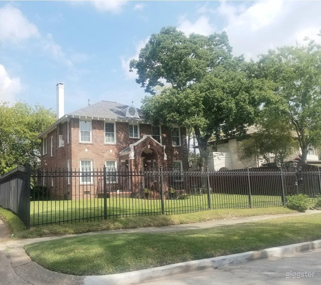 1920 Mini Estate in the heart of Houston