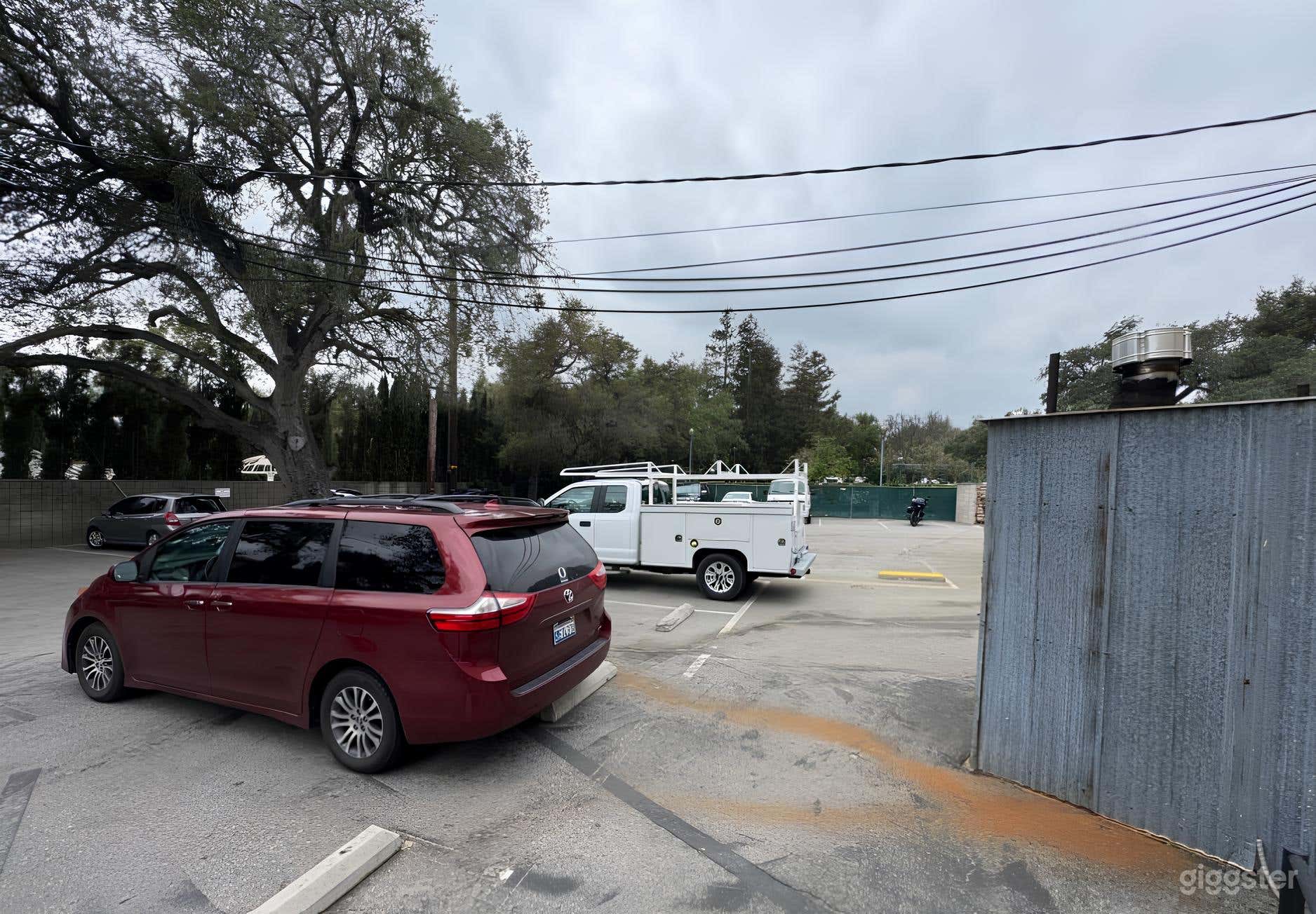 Hospital Expansive Parking Area Photo 3