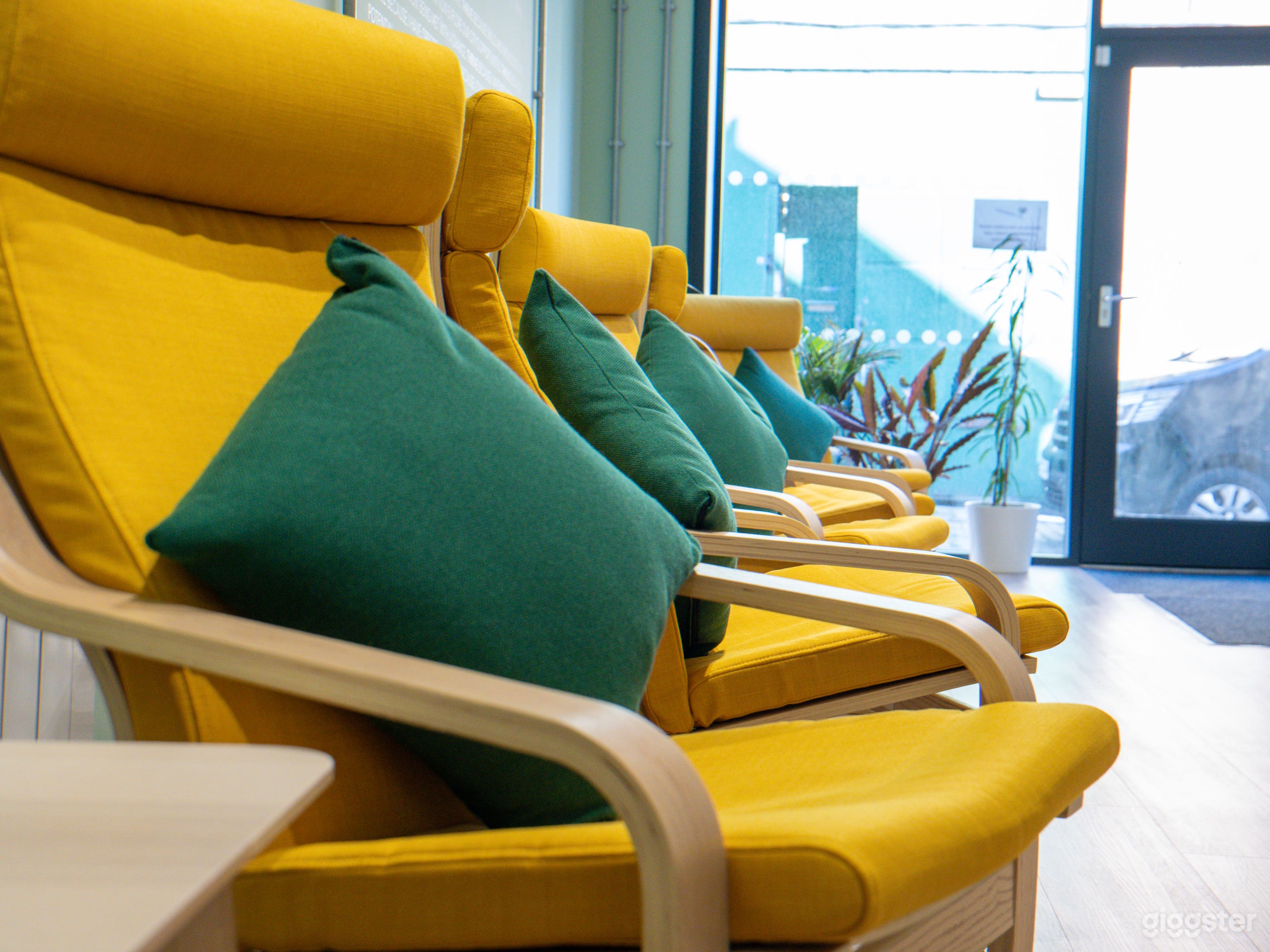 Bright Creative Industrial Chic Space in Central Edinburgh Photo 3