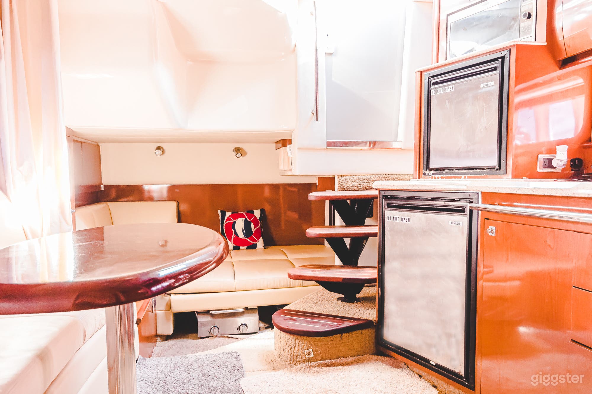 Stunning 38FT Sea Ray Sundancer Party Boat Space Events Photo 2