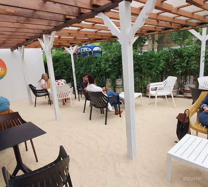  Outdoor Space 3 for Smaller Group with Cozy Setup 