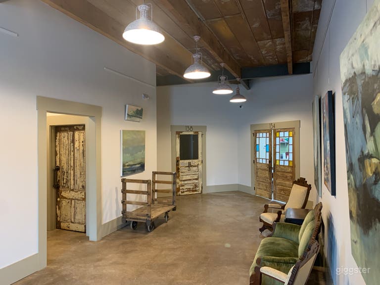  Foyer - Art Gallery 