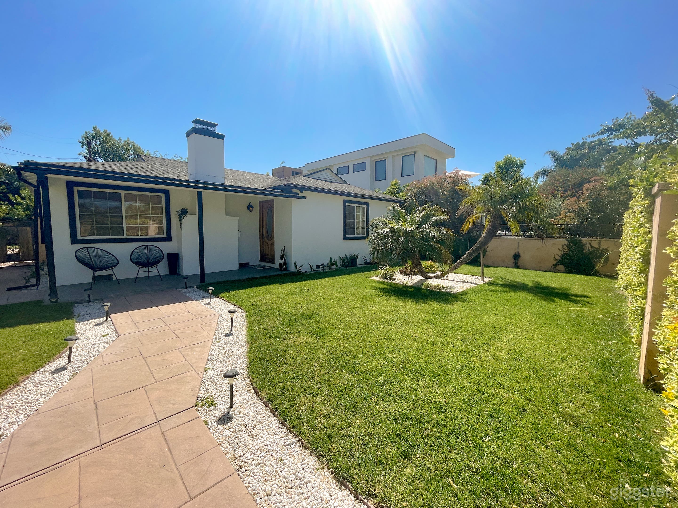 Front View / Front Yard