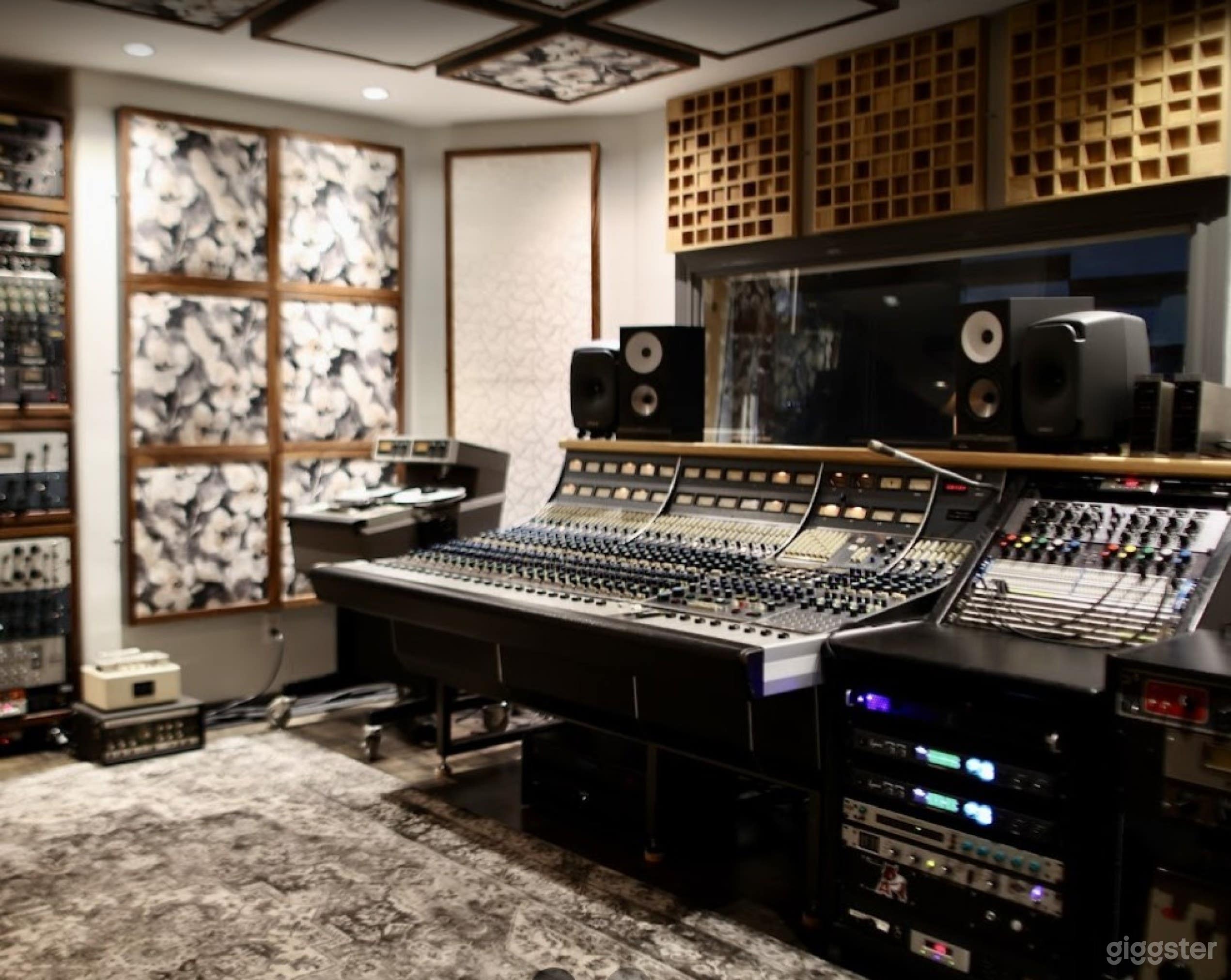 Studio A- Control And Live Room Photo 3