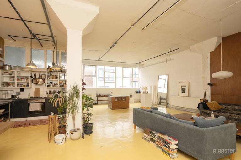  Artist Loft in Industrial Warehouse 