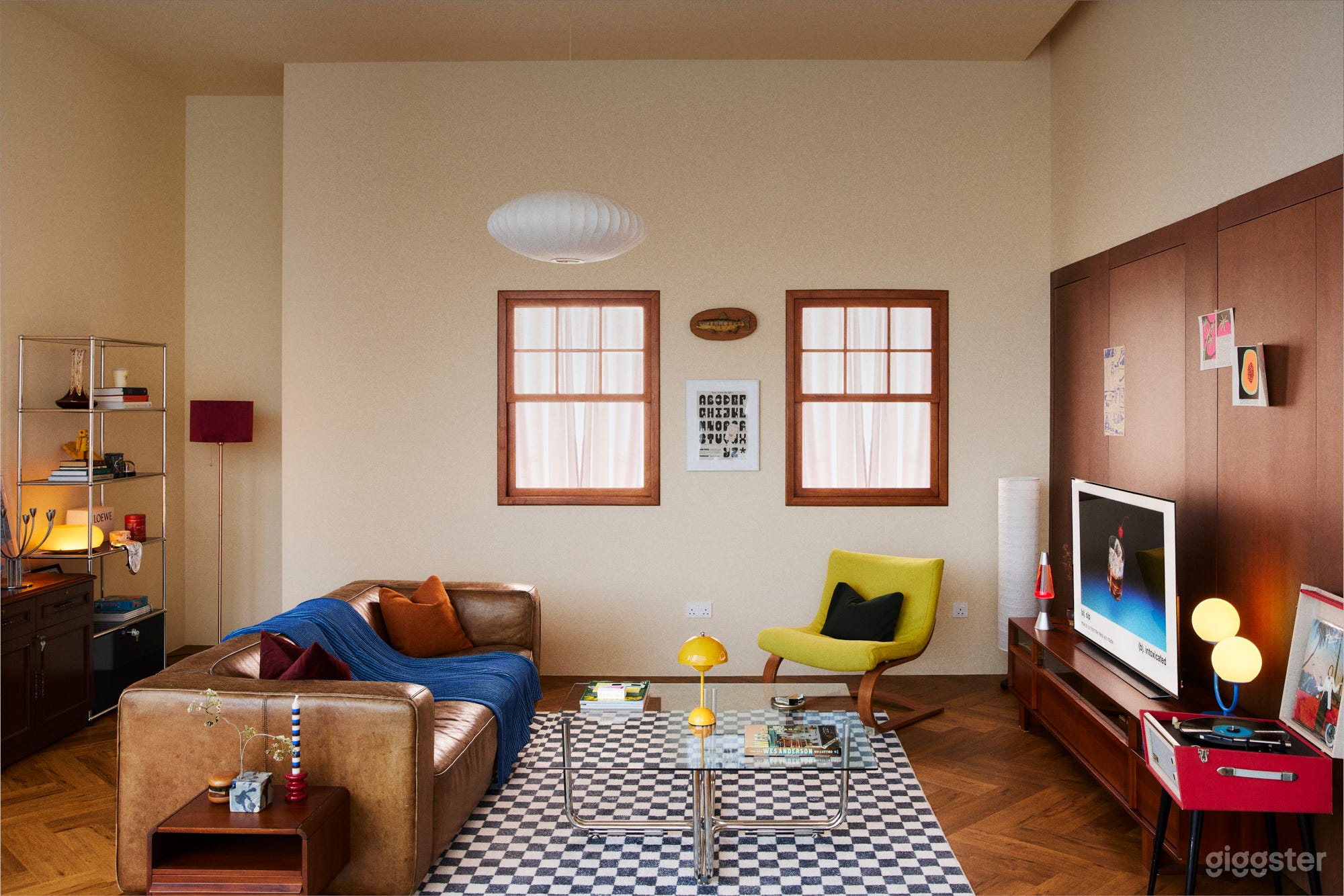 Kitchen Studio with Dining Area & Natural Light Windows Photo 2