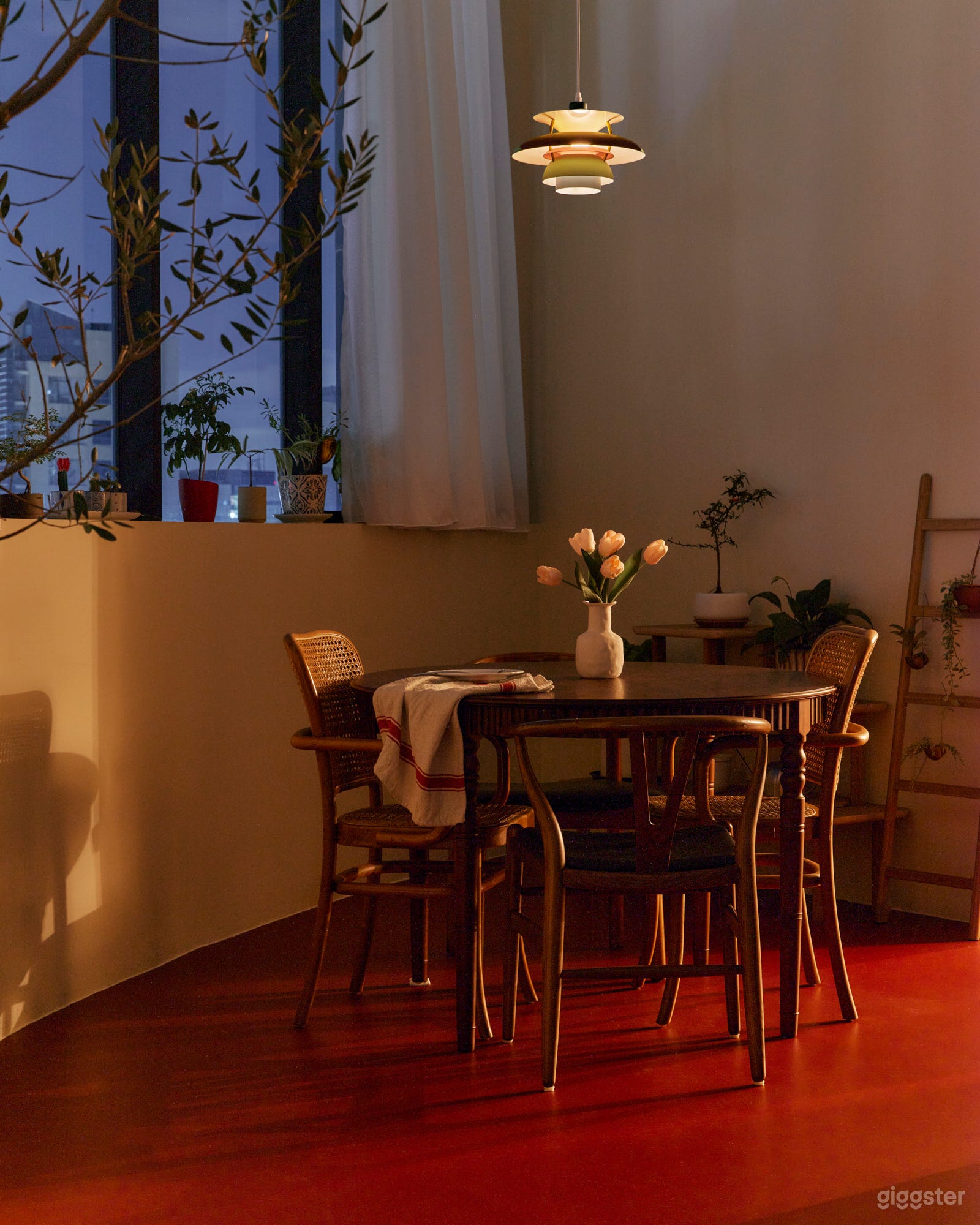 Kitchen Studio with Dining Area & Natural Light Windows Photo 4