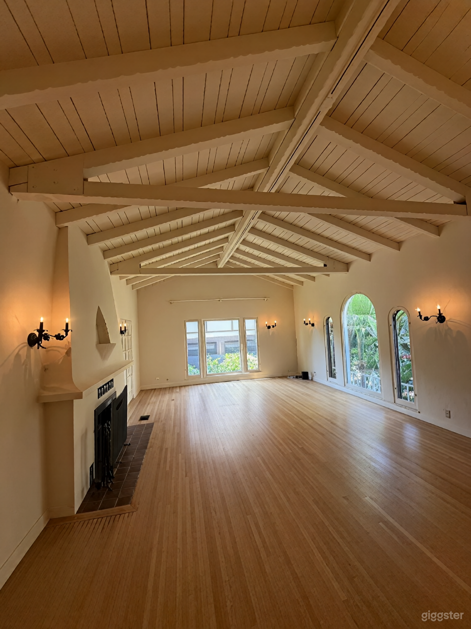 Charming Spanish-Style House Photo 4
