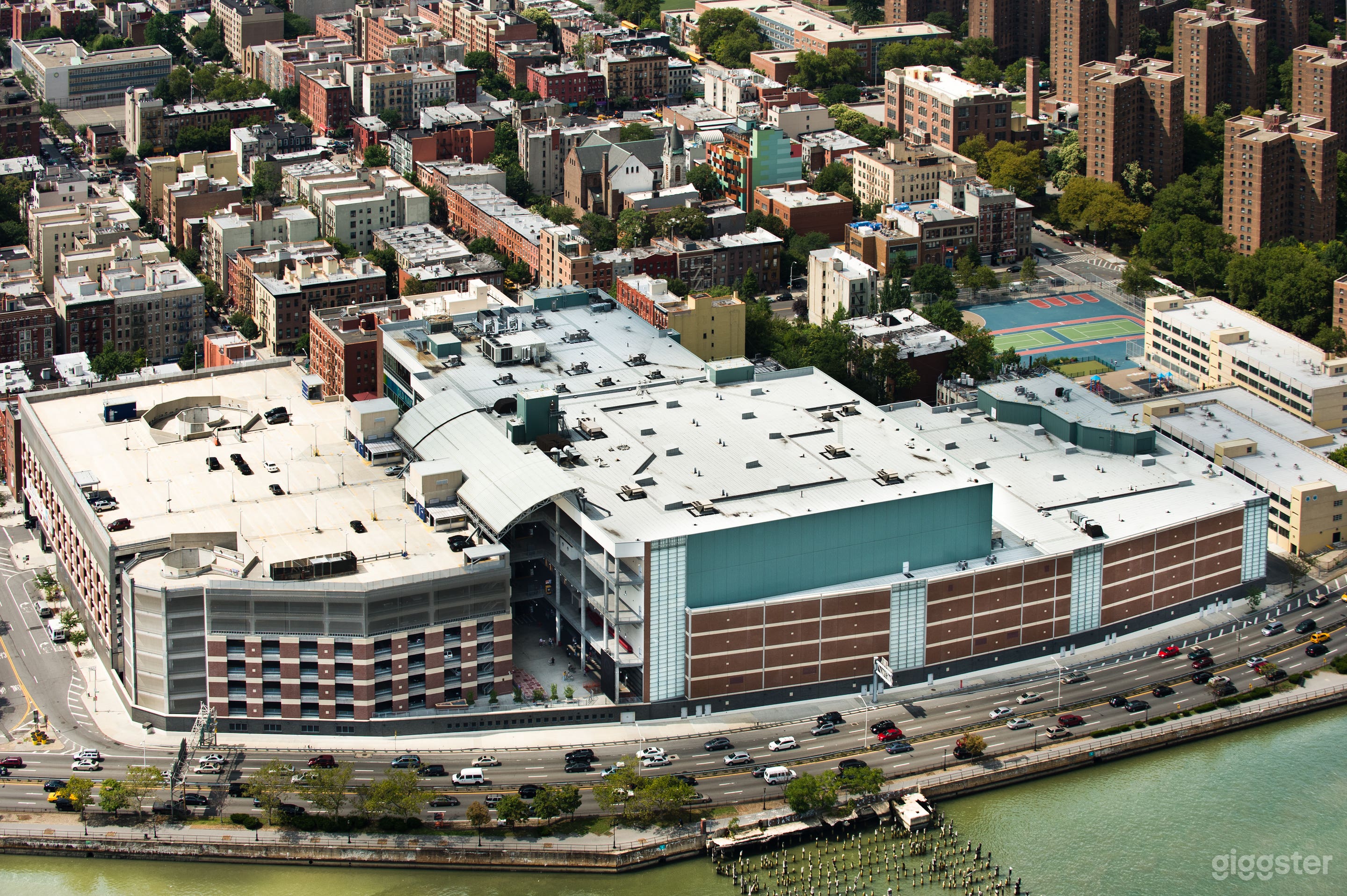 Multi level outdoor shopping Center in East Harlem Photo 1