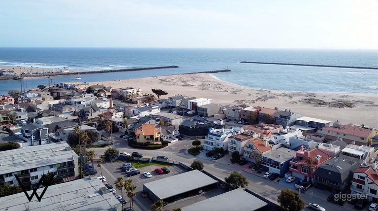  Showing the distance between the property (at the bottom of the photo) to Hollywood Beach. 