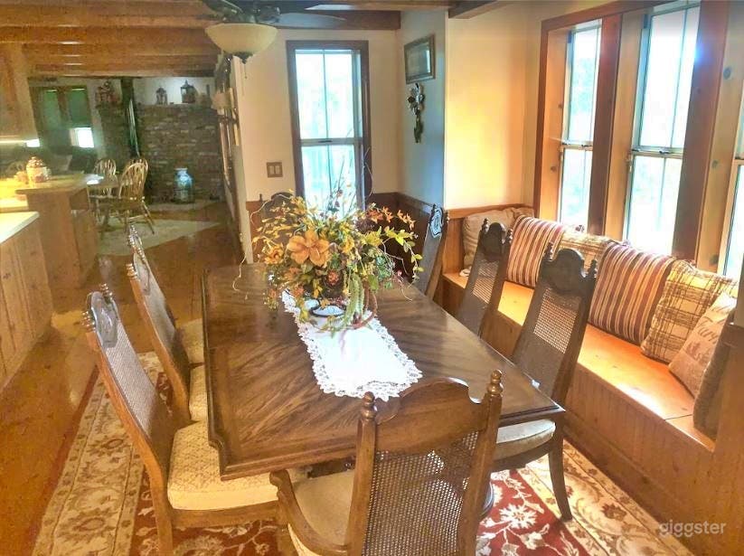 Luxurious Farmhouse in Historic Estate Photo 3