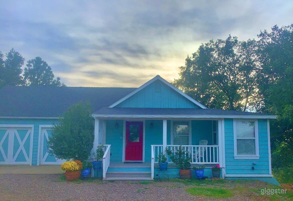 Luxurious Farmhouse in Historic Estate Photo 1
