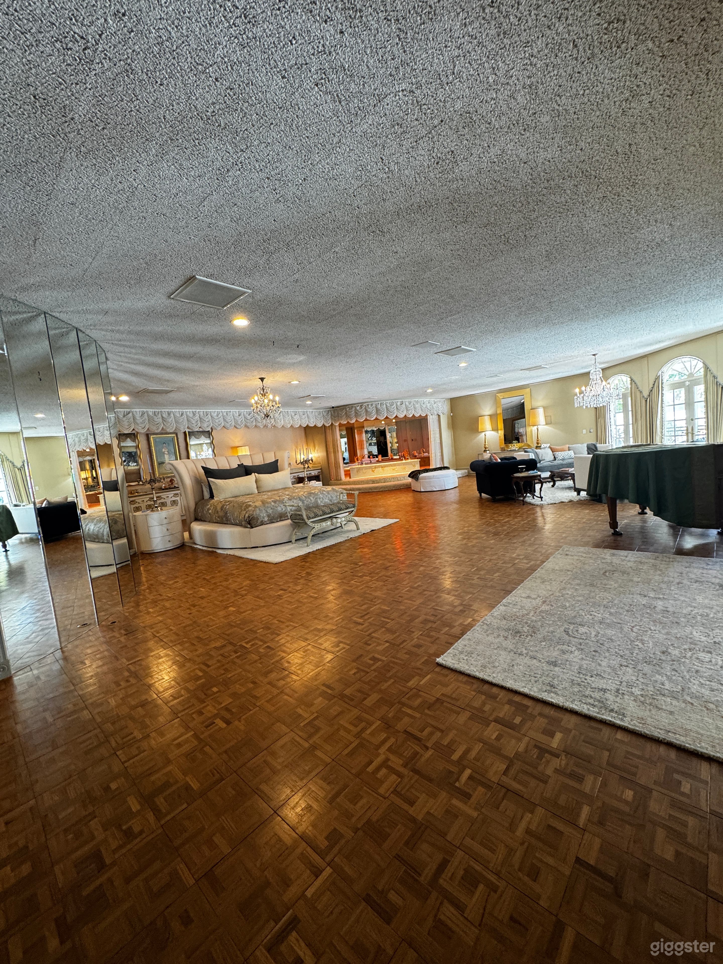 Historic Vegas Mansion, Estate & Grounds Photo 2