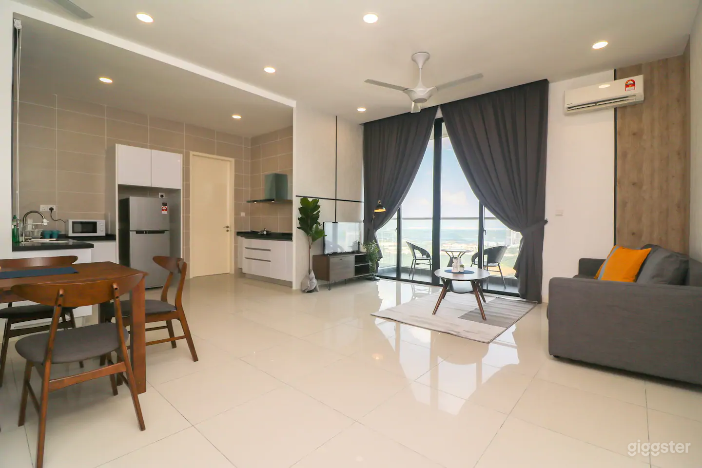 Leona Suite Photo 4