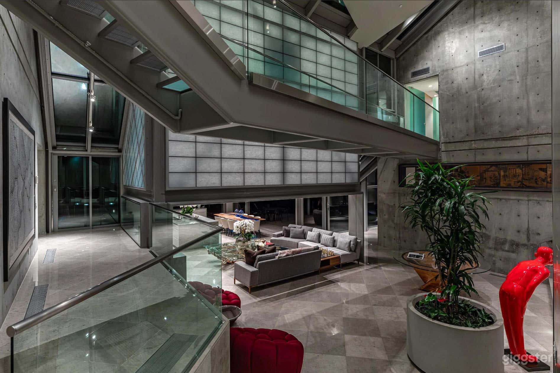 Iconic Malibu Oceanfront Estate Photo 2