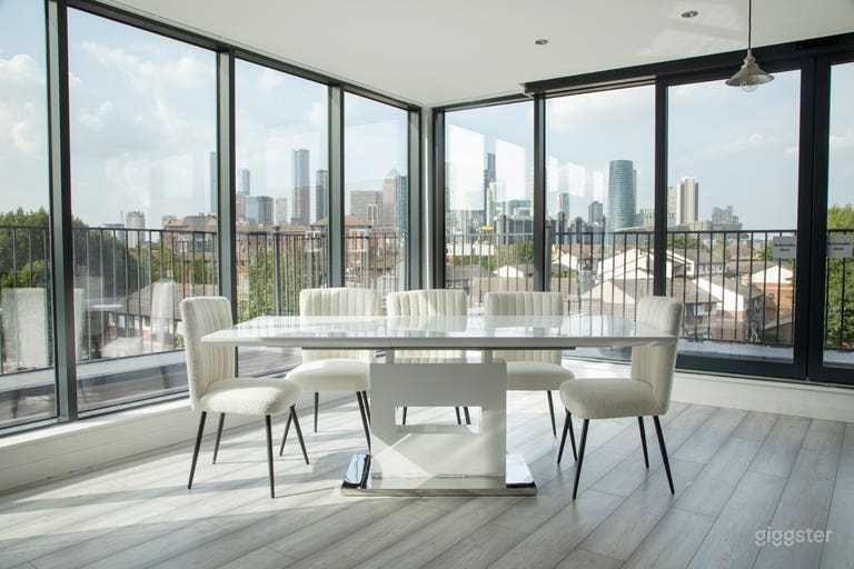  Penthouse with Canary Wharf views 