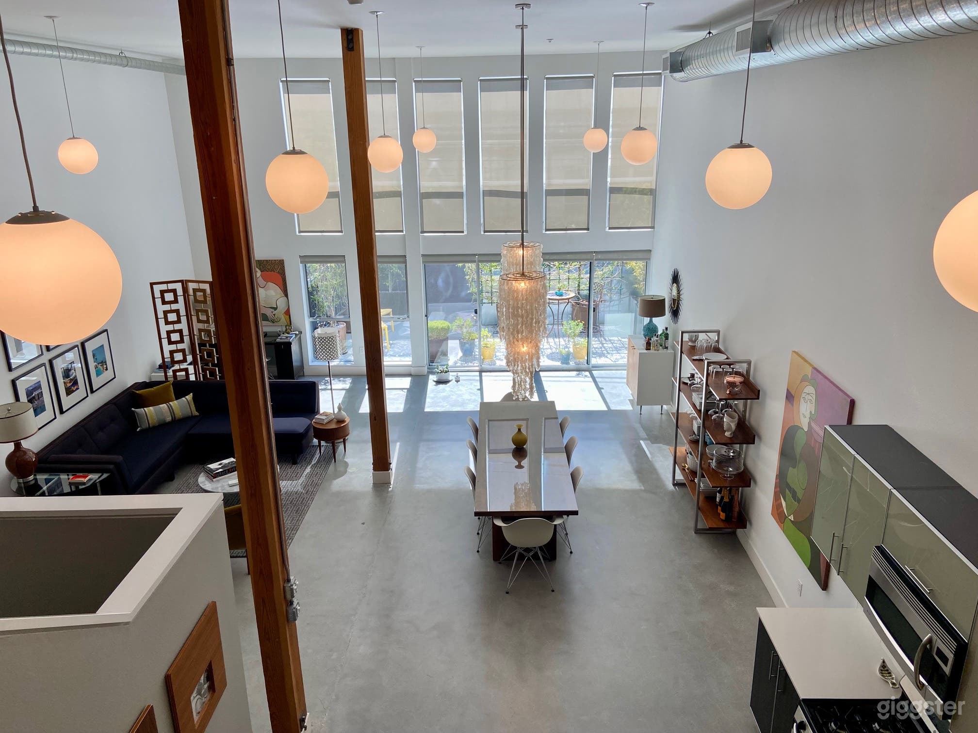 Mid-Century Modern Loft ~ Marina Arts District Photo 3