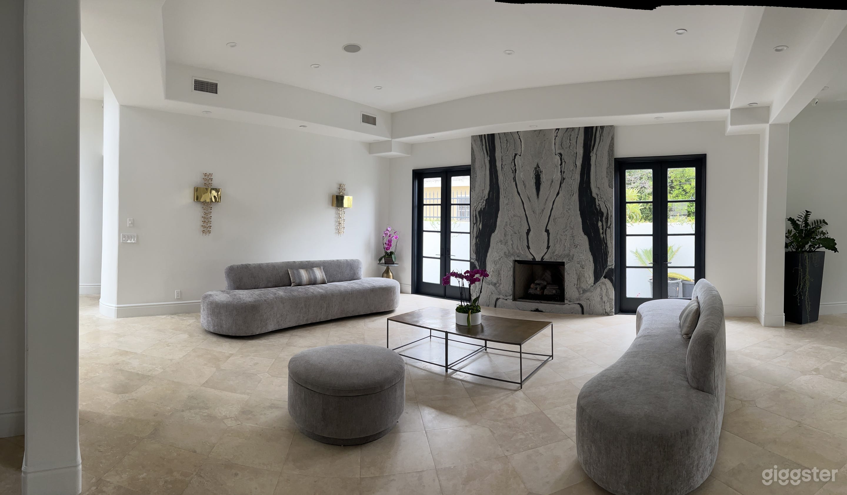 Brentwood Luxury Villa Photo 3