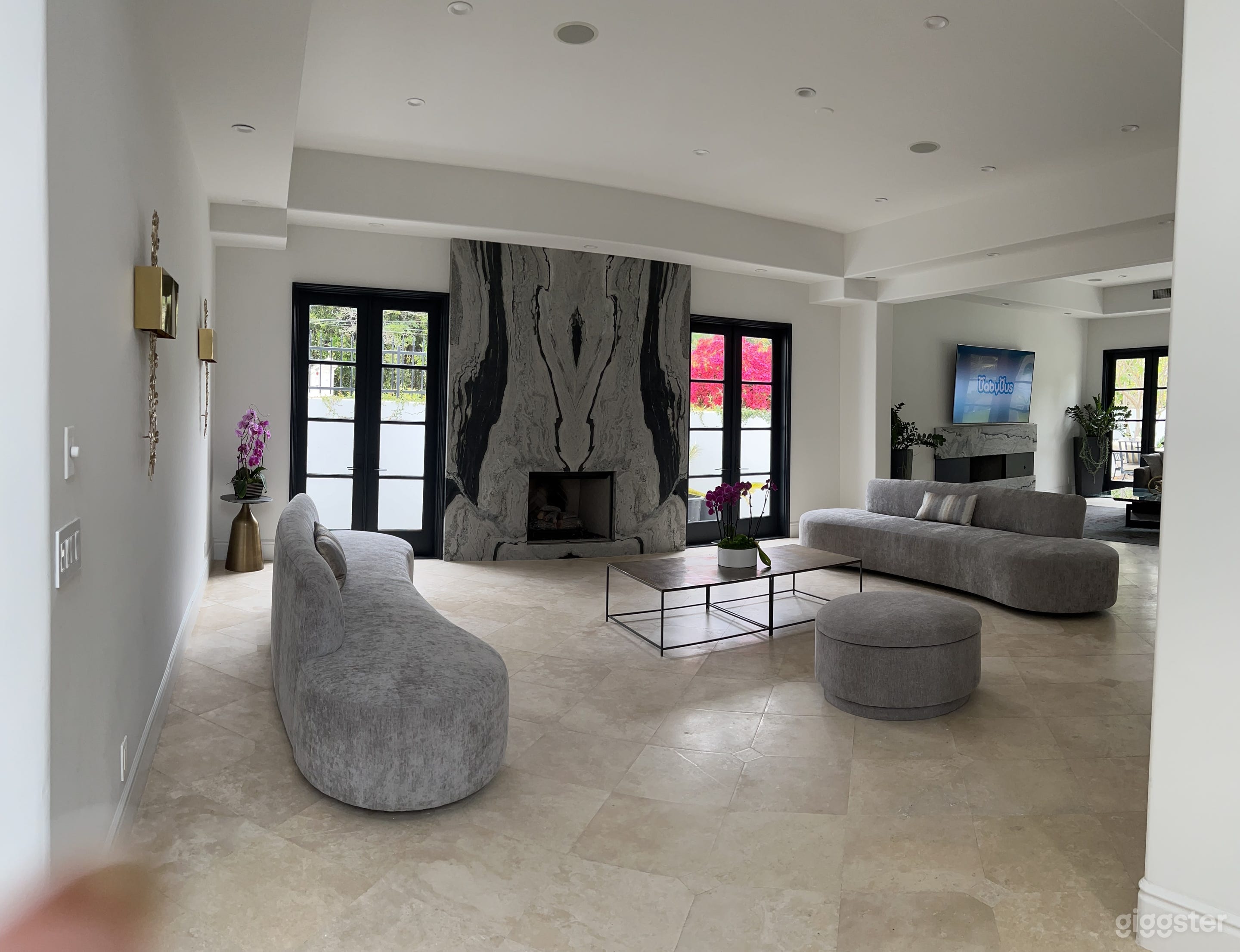 Brentwood Luxury Villa Photo 1