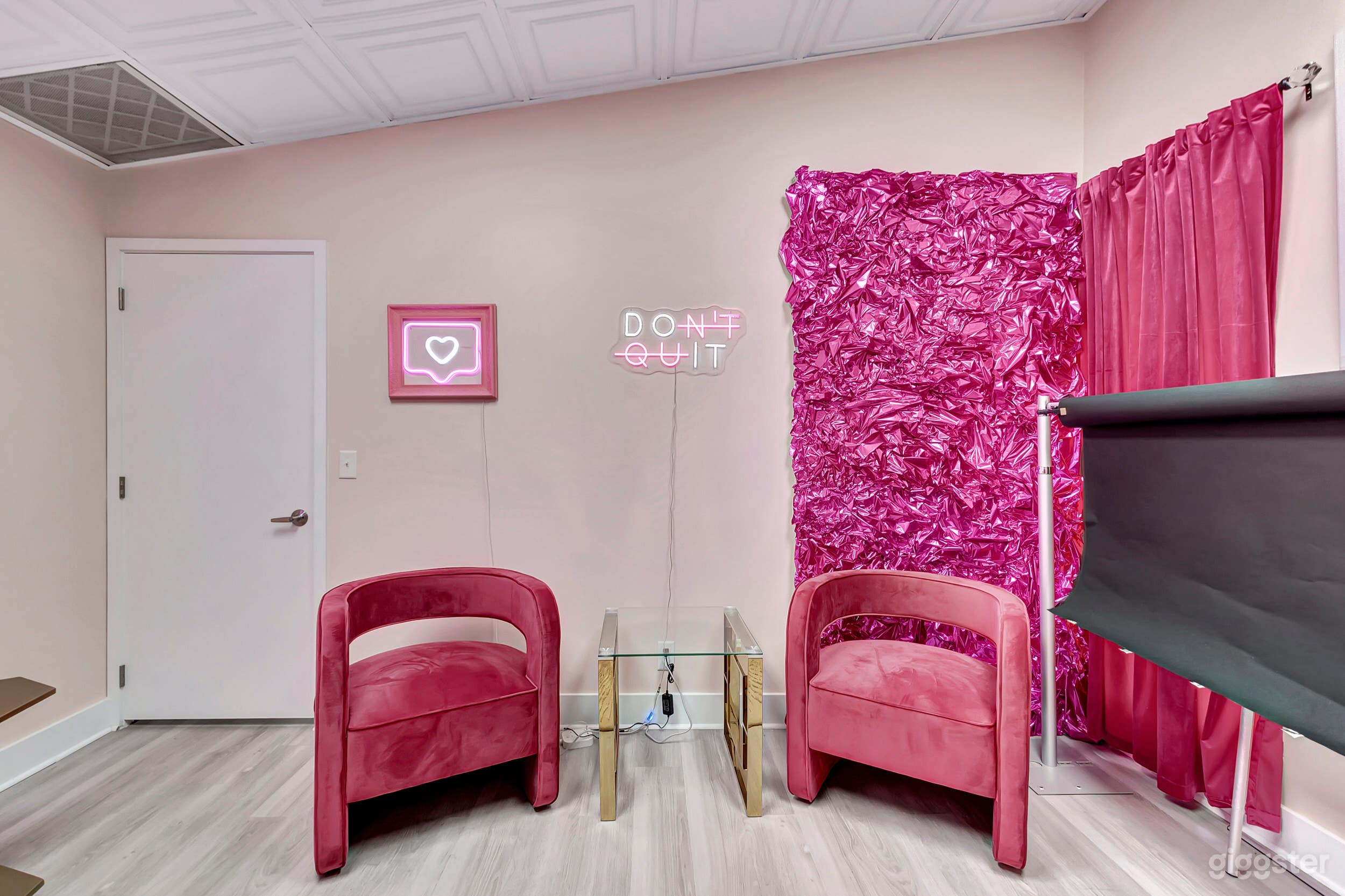 Posh Room @ A Content Studio Photo 3