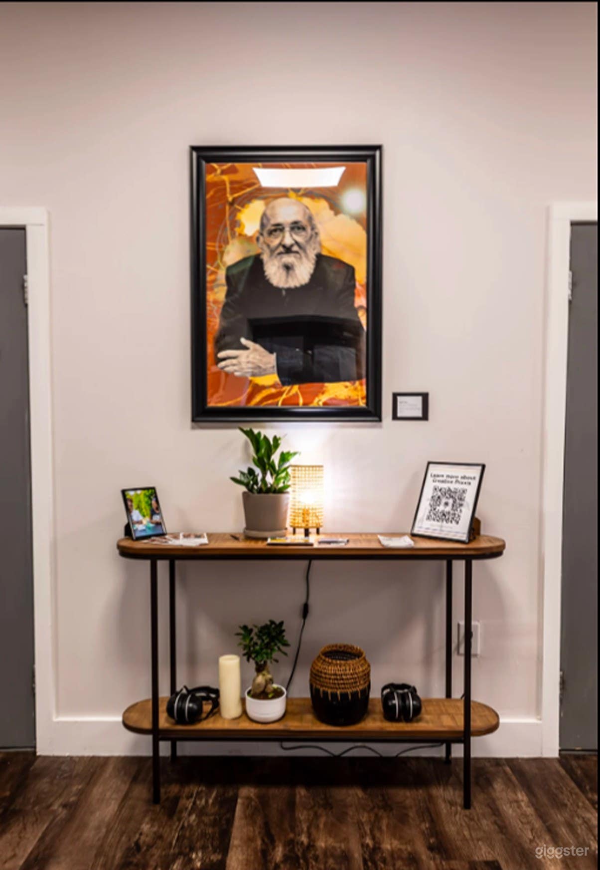 Cozy &amp; Chic Studio for Intimate Meetings Photo 2