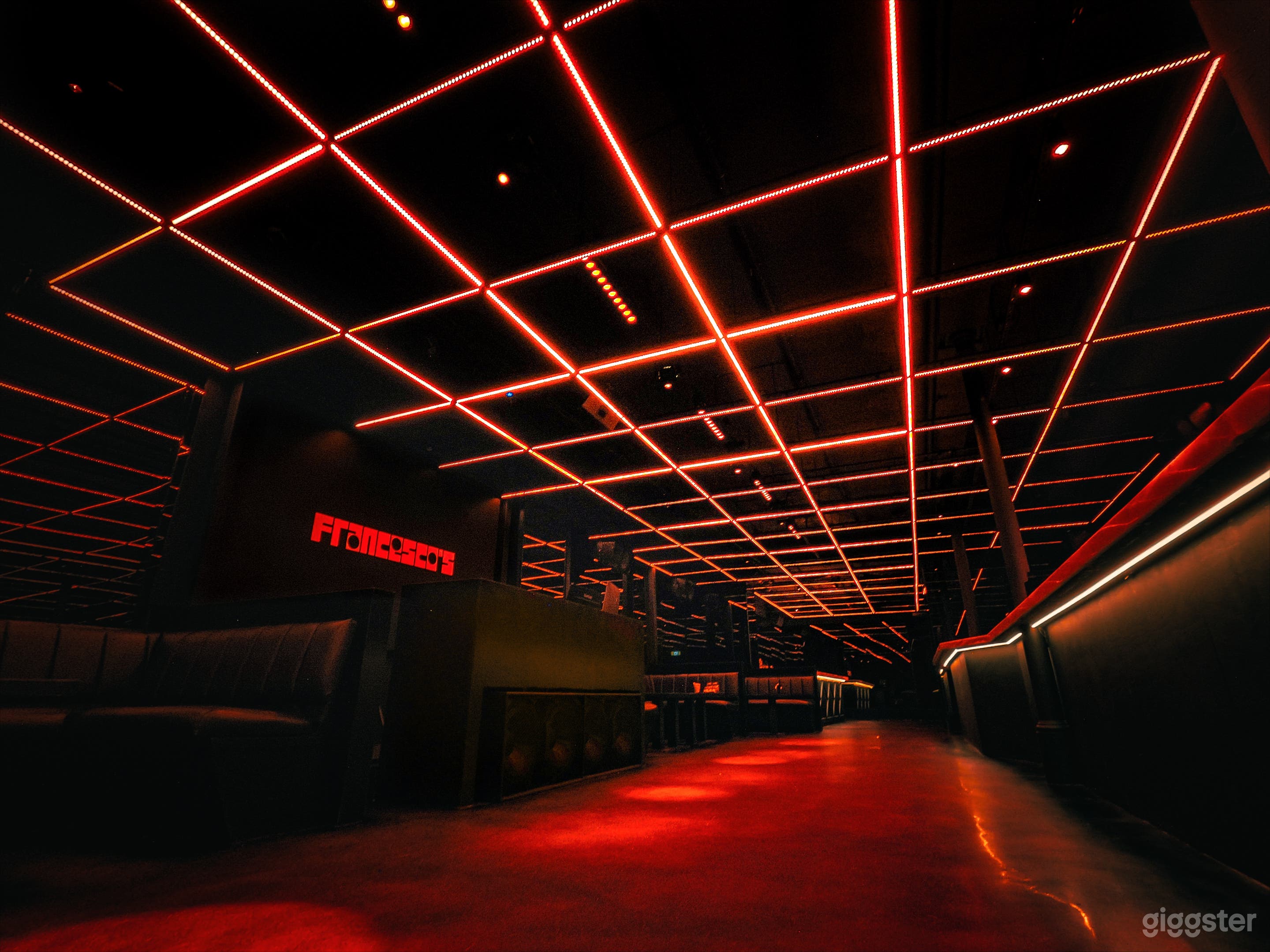 Ultramodern Dance/Bar/NightClub in Montreal Photo 1