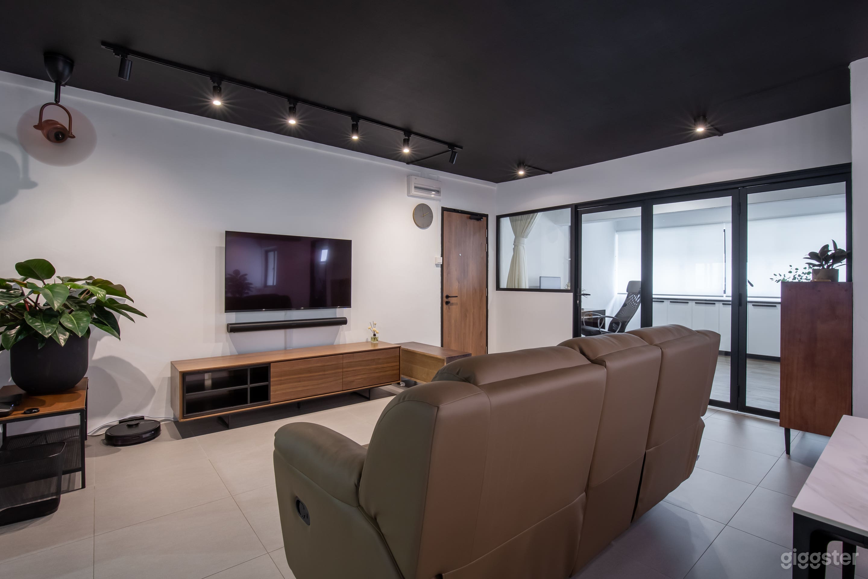 A Modern and Industrial home. Photo 2