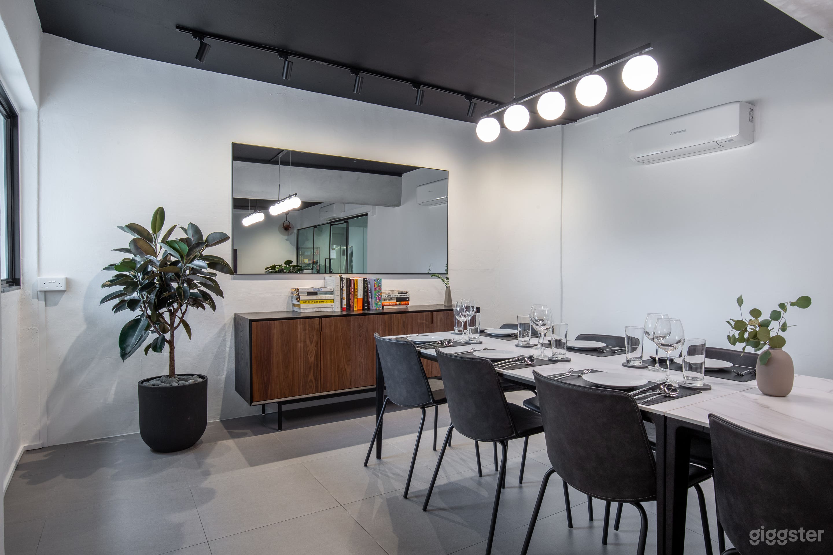 A Modern and Industrial home. Photo 4