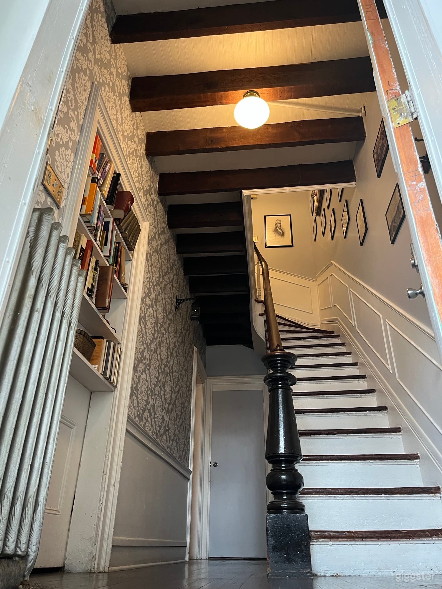 Historic restored American colonial style, circa 1927 Photo 4